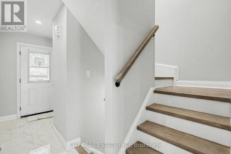 125 Sekura Crescent Cambridge ON N1R 8B4