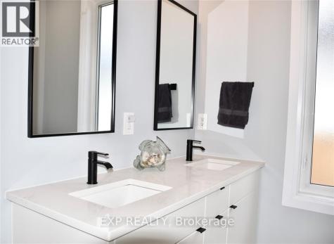 207 Essex Street Sarnia ON N7T 0C2