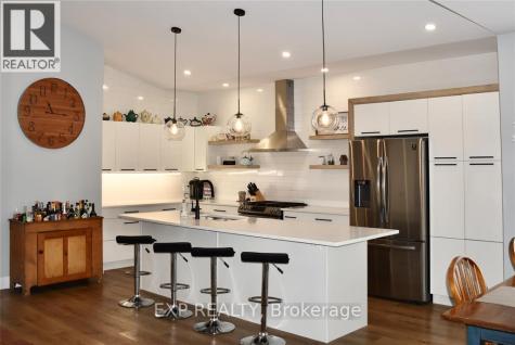 207 Essex Street Sarnia ON N7T 0C2