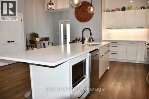 207 Essex Street Sarnia ON N7T 0C2