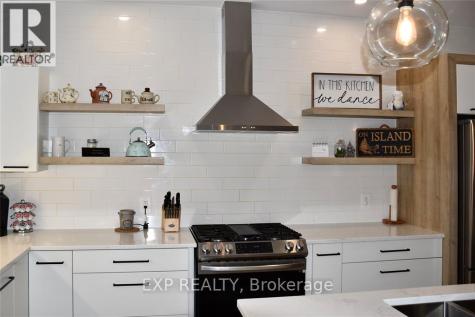 207 Essex Street Sarnia ON N7T 0C2