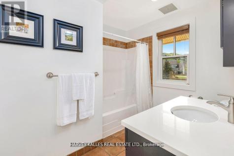 115 Fairway Court Blue Mountains ON L9Y 0P8