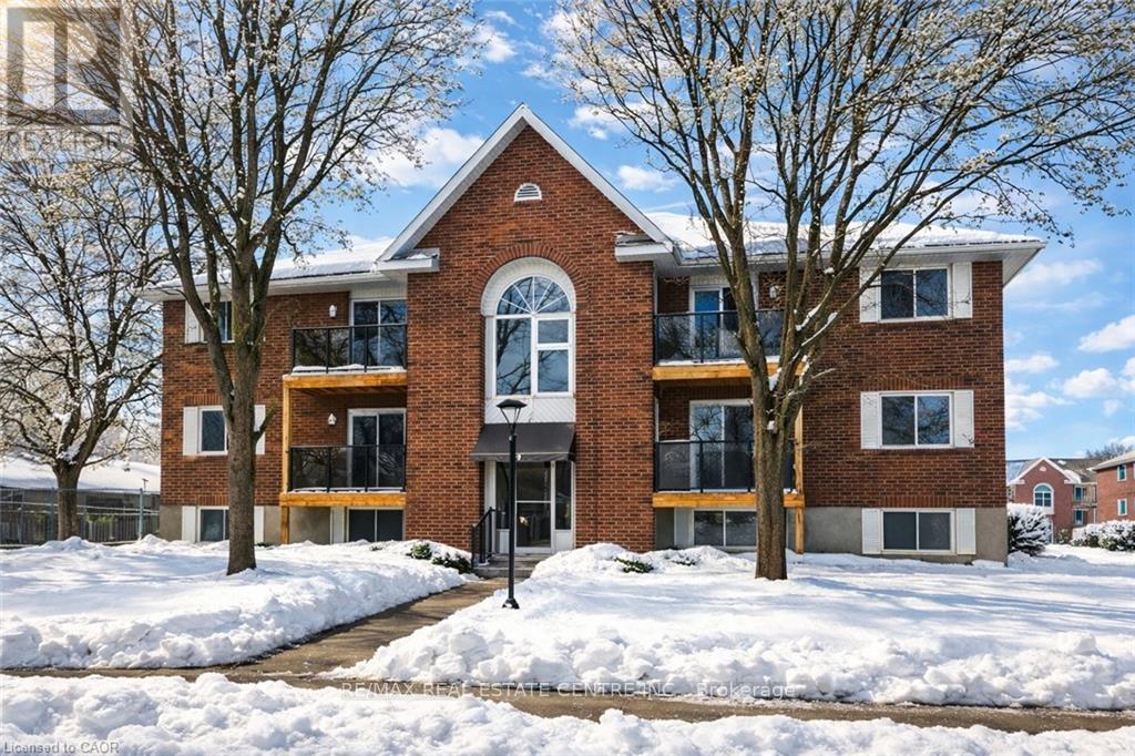 565 Greenfield Avenue Kitchener ON N2C 2P3