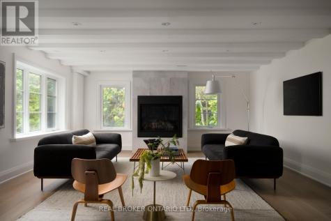 20 Laskay Lane King ON L7B 1K4