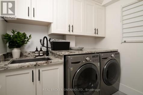 20 Laskay Lane King ON L7B 1K4