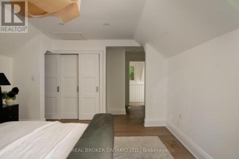 20 Laskay Lane King ON L7B 1K4