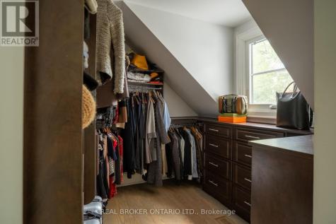 20 Laskay Lane King ON L7B 1K4