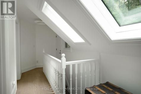 20 Laskay Lane King ON L7B 1K4