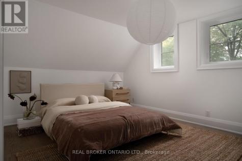 20 Laskay Lane King ON L7B 1K4