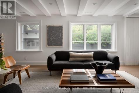 20 Laskay Lane King ON L7B 1K4