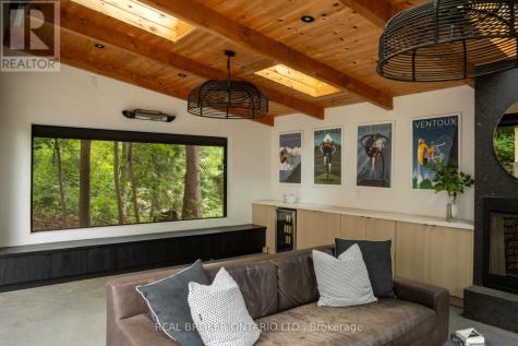 20 Laskay Lane King ON L7B 1K4