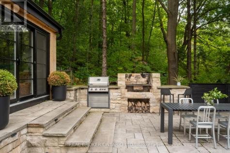 20 Laskay Lane King ON L7B 1K4