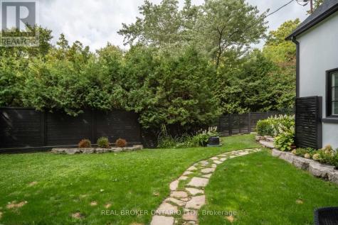 20 Laskay Lane King ON L7B 1K4