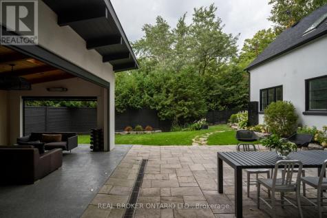 20 Laskay Lane King ON L7B 1K4