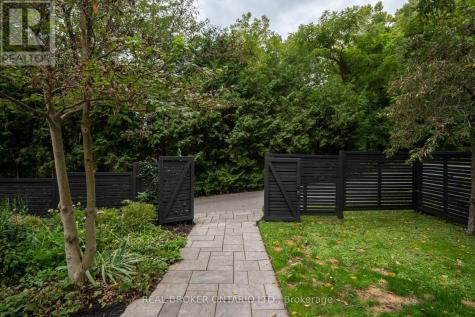 20 Laskay Lane King ON L7B 1K4