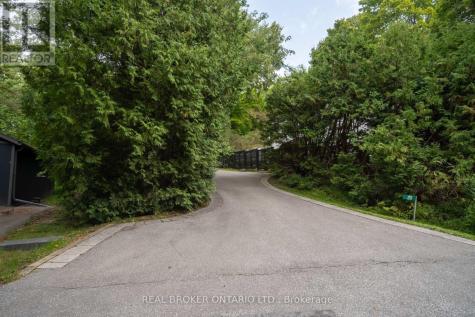 20 Laskay Lane King ON L7B 1K4