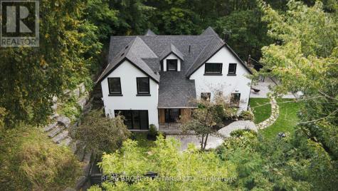 20 Laskay Lane King ON L7B 1K4