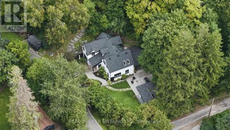 20 Laskay Lane King ON L7B 1K4