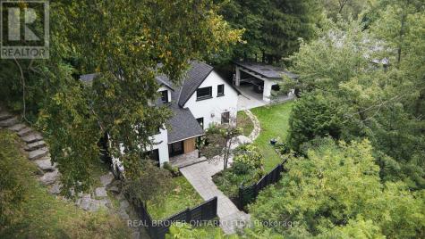 20 Laskay Lane King ON L7B 1K4