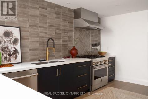 20 Laskay Lane King ON L7B 1K4