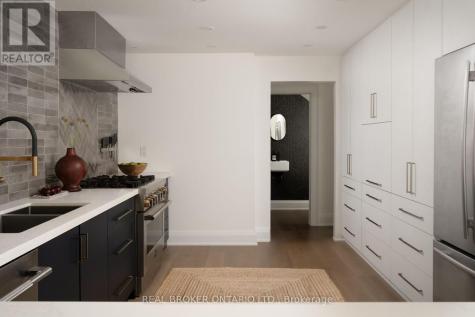 20 Laskay Lane King ON L7B 1K4