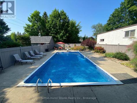 668, 662 Gustavus Street Saugeen Shores ON N0H 2C0