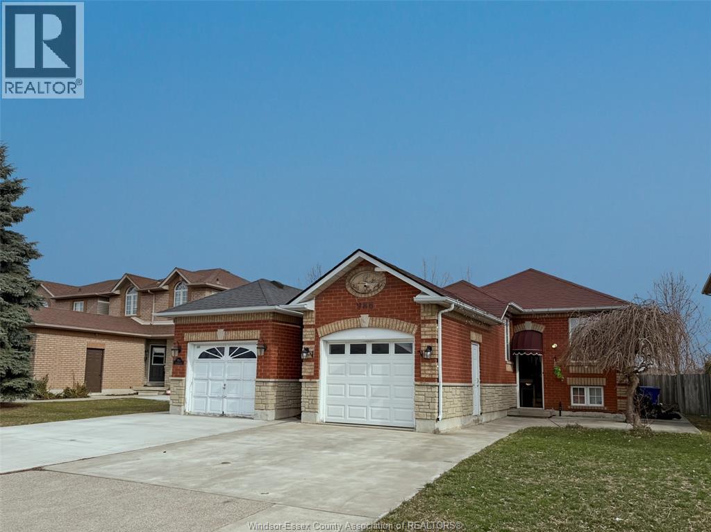 986 Lemonwood Crescent Windsor ON N9G 2E7
