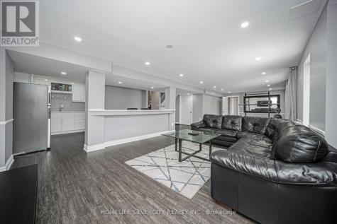 8 Mitchell Crescent Mono ON L9W 6W6