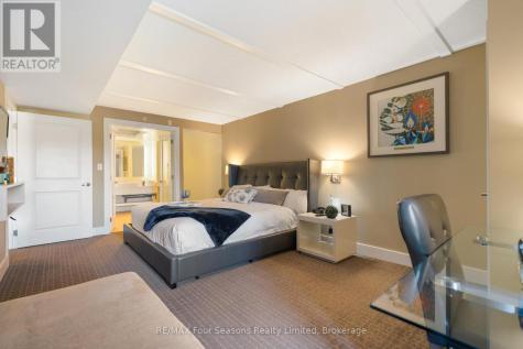 9 Harbour Street East Collingwood ON L9Y 5B5