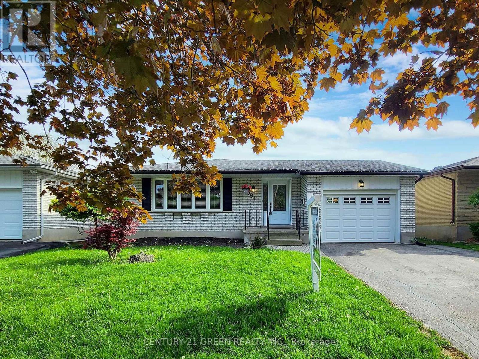 591 Dogwood Lane Waterloo ON N2L 4Y1