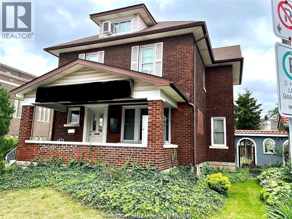 95 Giles Boulevard East Windsor ON N9A 4B8