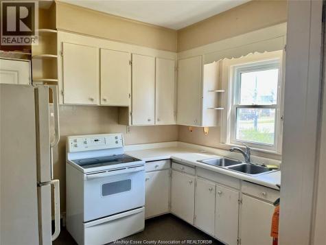 95 Giles Boulevard East Windsor ON N9A 4B8