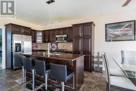 17 Maple Drive Wasaga Beach ON L9Z 0A7