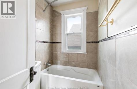 581-583 Crawford Avenue Windsor ON N9A 5C5