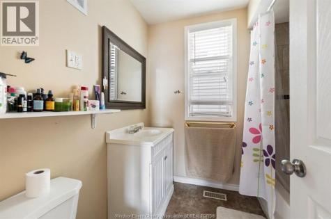 581-583 Crawford Avenue Windsor ON N9A 5C5