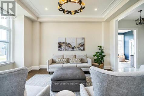 101 Grindelwald Court Blue Mountains ON L9Y 0Z8