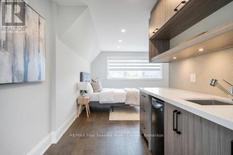 101 Grindelwald Court Blue Mountains ON L9Y 0Z8
