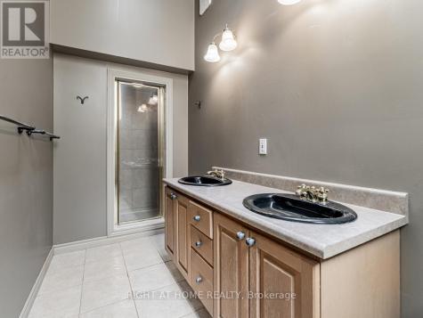 4282 Vivian Road Whitchurch-stouffville ON L4A 1Z2