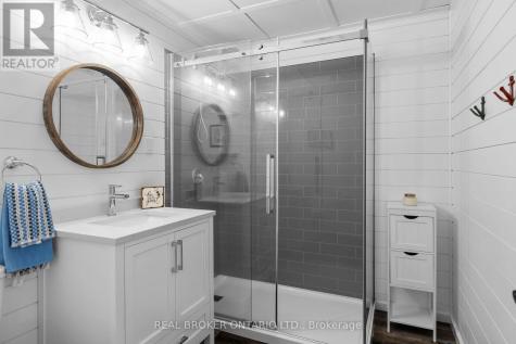 241 Eight Mile Point Oro-medonte ON L3V 6H1