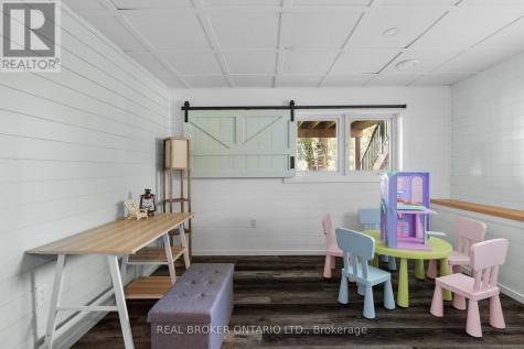 241 Eight Mile Point Oro-medonte ON L3V 6H1