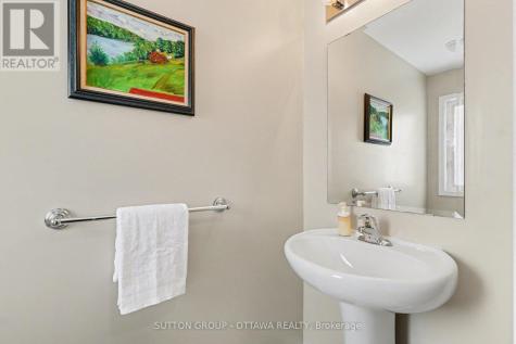 340 London Terrace Ottawa ON K1K 2W3
