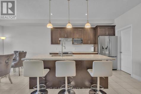 321 Carriage Way Waterloo ON N2K 0C2