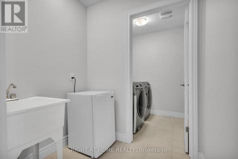 321 Carriage Way Waterloo ON N2K 0C2