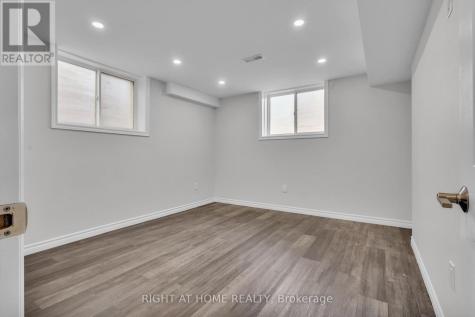 321 Carriage Way Waterloo ON N2K 0C2