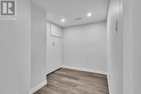 321 Carriage Way Waterloo ON N2K 0C2