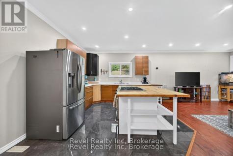 683 Lafontaine Road West Tiny ON L9M 0L6