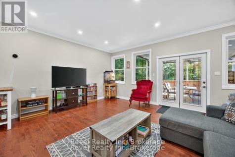 683 Lafontaine Road West Tiny ON L9M 0L6