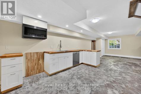 683 Lafontaine Road West Tiny ON L9M 0L6