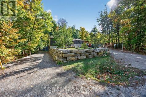683 Lafontaine Road West Tiny ON L9M 0L6