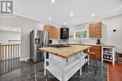 683 Lafontaine Road West Tiny ON L9M 0L6